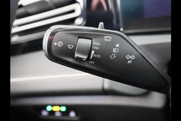 Volkswagen Tiguan 1.5 eTSI Elegance 150 pk Automaat (DSG) | Navigatie | Elektr. trekhaak | Parkeersensoren (Park assist) | Rondomzicht camera | Matrix LED koplampen |