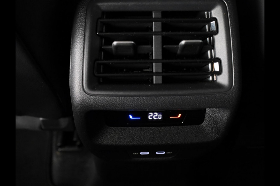 Volkswagen Tiguan 1.5 eTSI Elegance 150 pk Automaat (DSG) | Navigatie | Elektr. trekhaak | Parkeersensoren (Park assist) | Rondomzicht camera | Matrix LED koplampen |