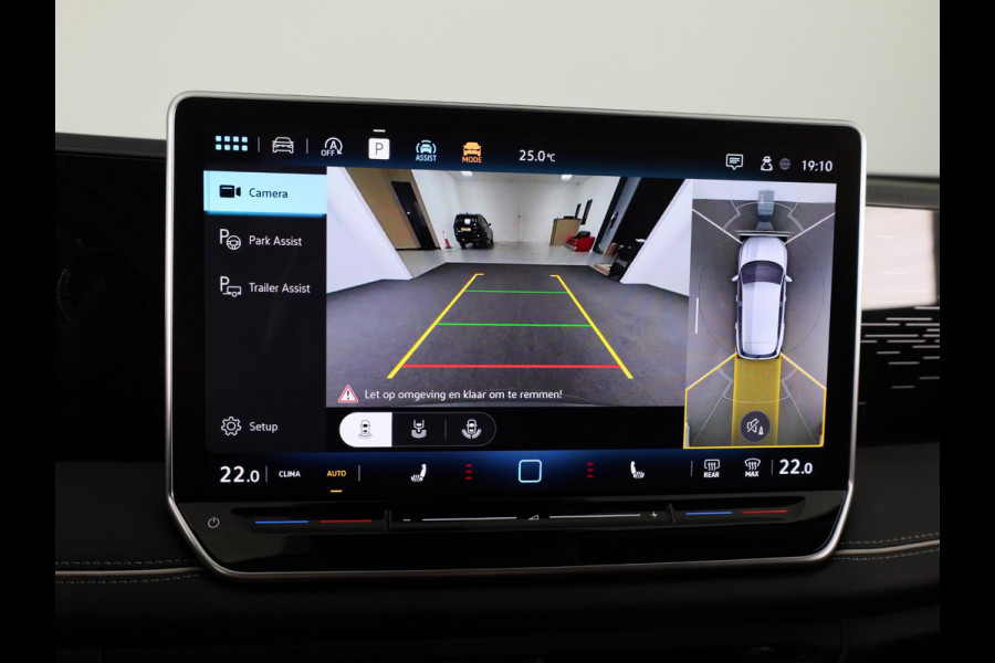 Volkswagen Tiguan 1.5 eTSI Elegance 150 pk Automaat (DSG) | Navigatie | Elektr. trekhaak | Parkeersensoren (Park assist) | Rondomzicht camera | Matrix LED koplampen |