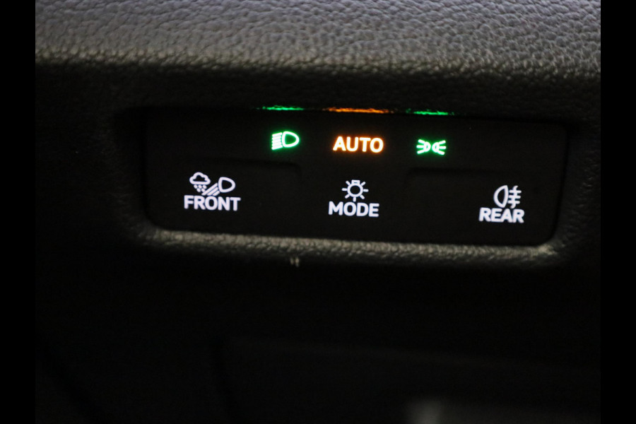 Volkswagen Tiguan 1.5 eTSI Elegance 150 pk Automaat (DSG) | Navigatie | Elektr. trekhaak | Parkeersensoren (Park assist) | Rondomzicht camera | Matrix LED koplampen |