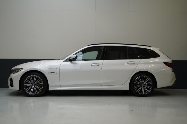 BMW 3 Serie Touring 330e Business Edition Plus | Adaptive cruise | Trekhaak wegkl. | Navigatie | Camera | Apple Carplay
