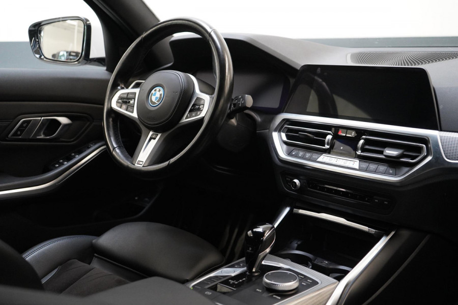BMW 3 Serie Touring 330e Business Edition Plus | Adaptive cruise | Trekhaak wegkl. | Navigatie | Camera | Apple Carplay