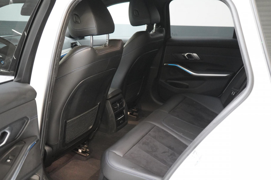 BMW 3 Serie Touring 330e Business Edition Plus | Adaptive cruise | Trekhaak wegkl. | Navigatie | Camera | Apple Carplay