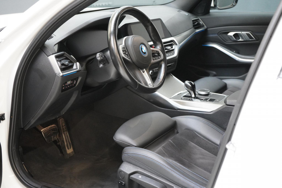 BMW 3 Serie Touring 330e Business Edition Plus | Adaptive cruise | Trekhaak wegkl. | Navigatie | Camera | Apple Carplay