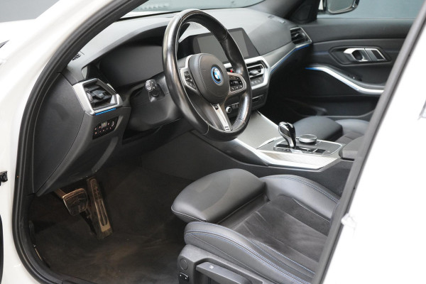 BMW 3 Serie Touring 330e Business Edition Plus | Adaptive cruise | Trekhaak wegkl. | Navigatie | Camera | Apple Carplay