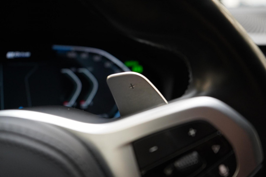 BMW 3 Serie Touring 330e Business Edition Plus | Adaptive cruise | Trekhaak wegkl. | Navigatie | Camera | Apple Carplay
