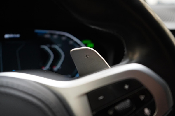 BMW 3 Serie Touring 330e Business Edition Plus | Adaptive cruise | Trekhaak wegkl. | Navigatie | Camera | Apple Carplay
