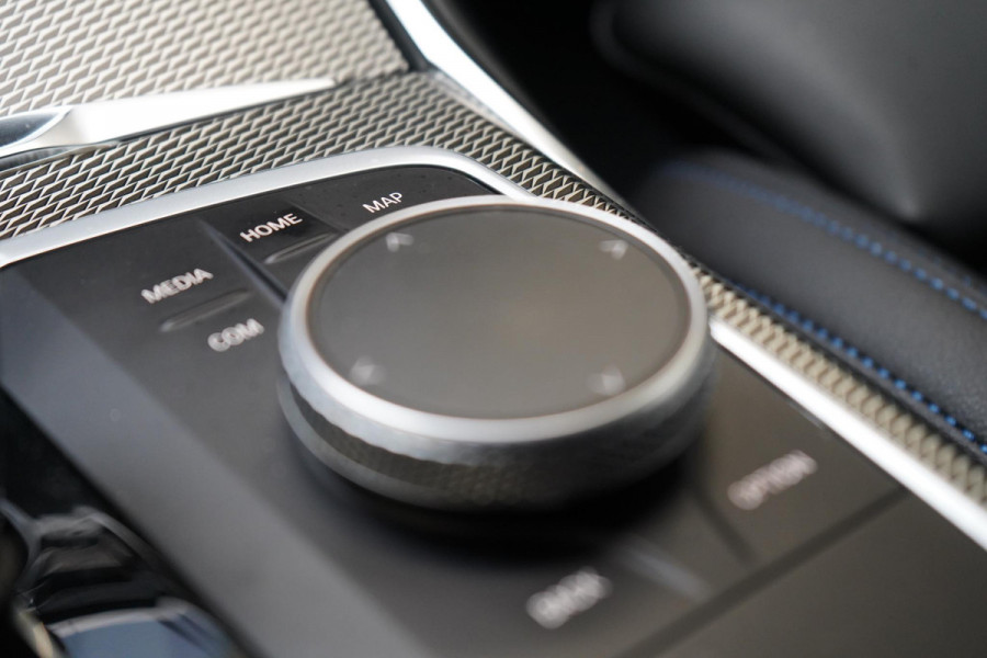BMW 3 Serie Touring 330e Business Edition Plus | Adaptive cruise | Trekhaak wegkl. | Navigatie | Camera | Apple Carplay