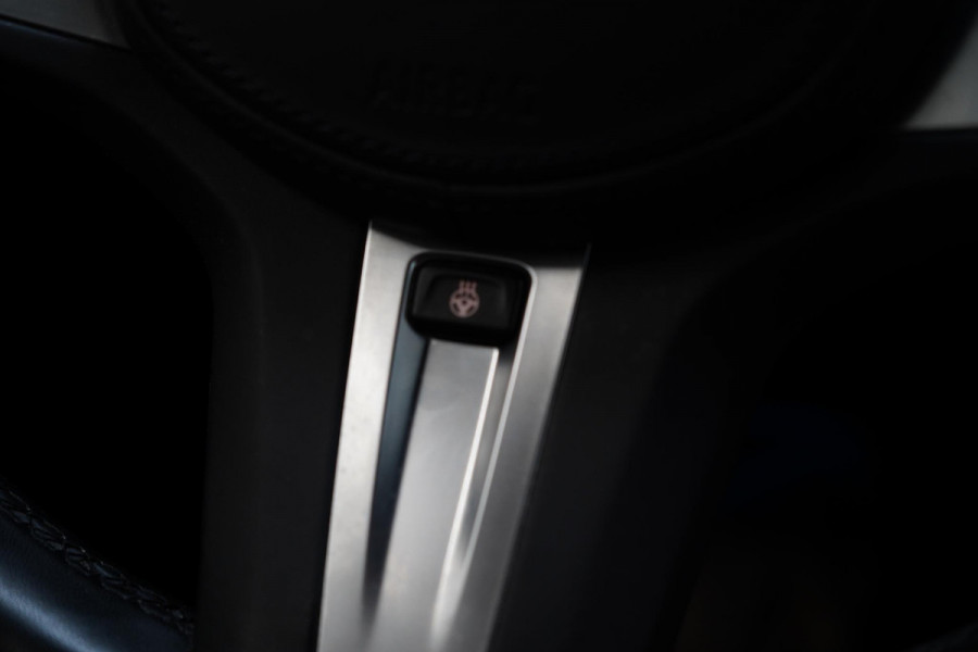 BMW 3 Serie Touring 330e Business Edition Plus | Adaptive cruise | Trekhaak wegkl. | Navigatie | Camera | Apple Carplay