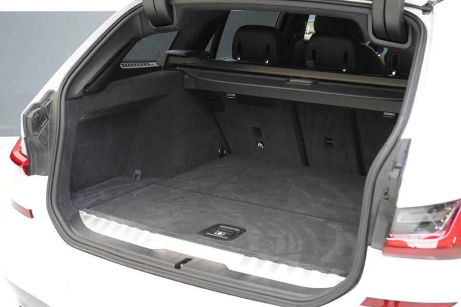 BMW 3 Serie Touring 330e Business Edition Plus | Adaptive cruise | Trekhaak wegkl. | Navigatie | Camera | Apple Carplay