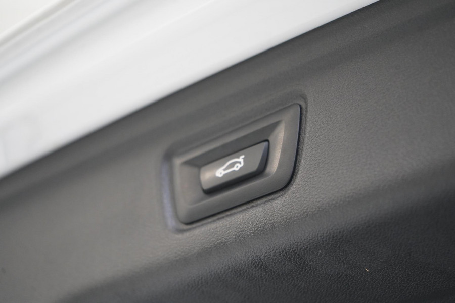 BMW 3 Serie Touring 330e Business Edition Plus | Adaptive cruise | Trekhaak wegkl. | Navigatie | Camera | Apple Carplay