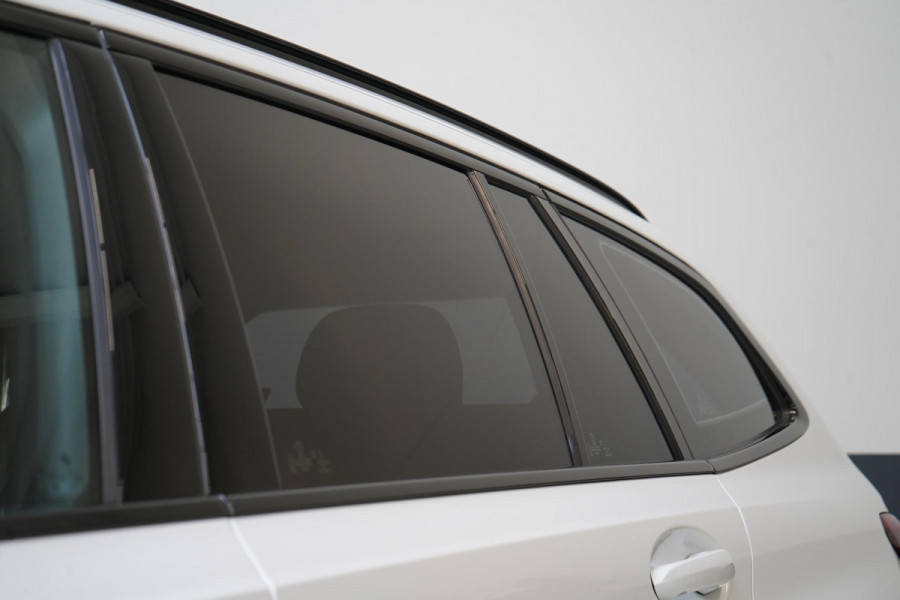 BMW 3 Serie Touring 330e Business Edition Plus | Adaptive cruise | Trekhaak wegkl. | Navigatie | Camera | Apple Carplay