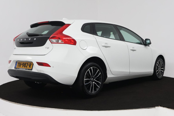 Volvo V40 1.5 T2 Edition+ (STOELVERWARMING, AUTOMAAT, VIRTUAL COCKPIT, PARKEERSENSOREN, CRUISE CONTROL, NAVIGATIE)