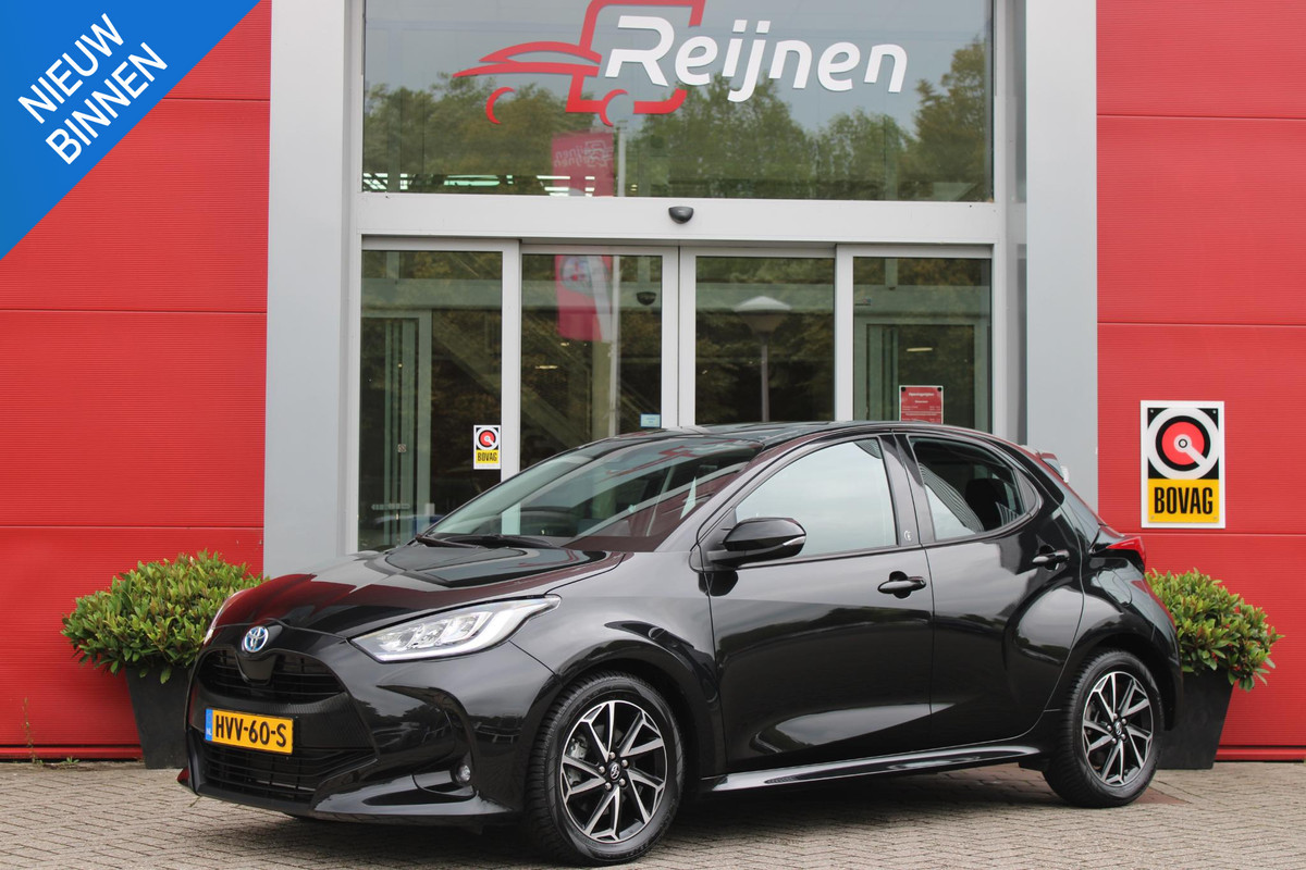 Toyota Yaris 1.5 Hybrid 115PK DYNAMIC | ACHTERUITRIJ CAMERA | ADAPTIVE CRUISE CONTROL | ELEKTRISCHE RAMEN VOOR  / ACHTER | DAB+ RADIO | APPLE CARPLAY / ANDROID AUTO | CLIMATE CONTROL | ALL SEASONS BANDEN | LED VERLICHTING | MISTLAMPEN VOOR |