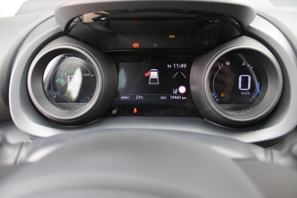 Toyota Yaris 1.5 Hybrid 115PK DYNAMIC | ACHTERUITRIJ CAMERA | ADAPTIVE CRUISE CONTROL | ELEKTRISCHE RAMEN VOOR  / ACHTER | DAB+ RADIO | APPLE CARPLAY / ANDROID AUTO | CLIMATE CONTROL | ALL SEASONS BANDEN | LED VERLICHTING | MISTLAMPEN VOOR |