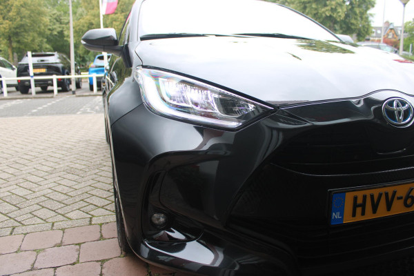 Toyota Yaris 1.5 Hybrid 115PK DYNAMIC | ACHTERUITRIJ CAMERA | ADAPTIVE CRUISE CONTROL | ELEKTRISCHE RAMEN VOOR  / ACHTER | DAB+ RADIO | APPLE CARPLAY / ANDROID AUTO | CLIMATE CONTROL | ALL SEASONS BANDEN | LED VERLICHTING | MISTLAMPEN VOOR |
