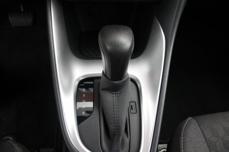 Toyota Yaris 1.5 Hybrid 115PK DYNAMIC | ACHTERUITRIJ CAMERA | ADAPTIVE CRUISE CONTROL | ELEKTRISCHE RAMEN VOOR  / ACHTER | DAB+ RADIO | APPLE CARPLAY / ANDROID AUTO | CLIMATE CONTROL | ALL SEASONS BANDEN | LED VERLICHTING | MISTLAMPEN VOOR |