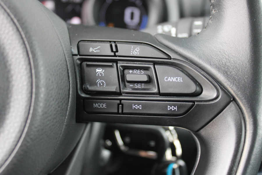 Toyota Yaris 1.5 Hybrid 115PK DYNAMIC | ACHTERUITRIJ CAMERA | ADAPTIVE CRUISE CONTROL | ELEKTRISCHE RAMEN VOOR  / ACHTER | DAB+ RADIO | APPLE CARPLAY / ANDROID AUTO | CLIMATE CONTROL | ALL SEASONS BANDEN | LED VERLICHTING | MISTLAMPEN VOOR |