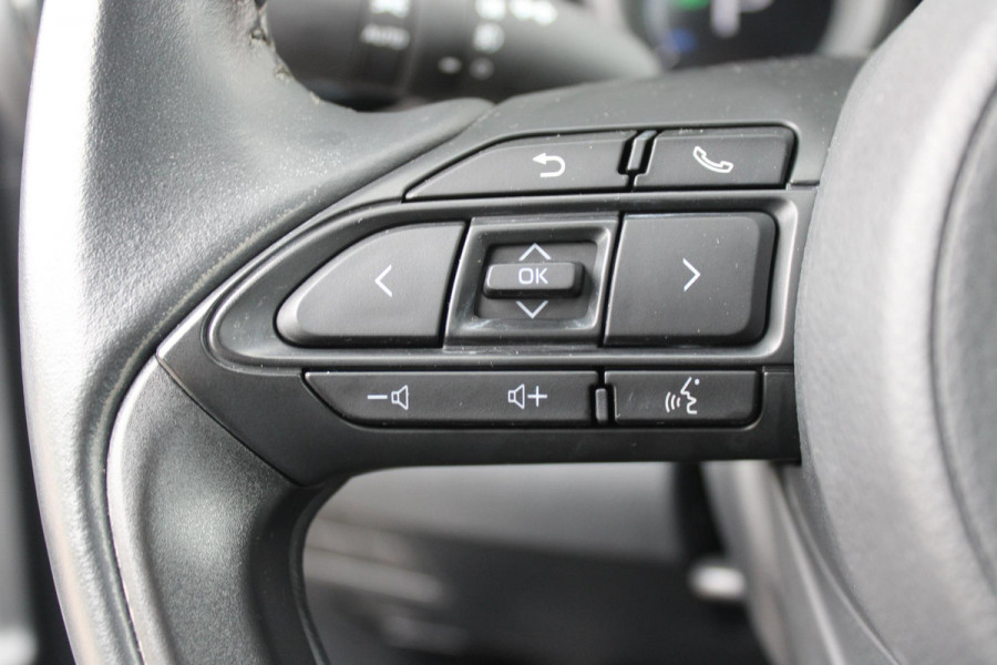 Toyota Yaris 1.5 Hybrid 115PK DYNAMIC | ACHTERUITRIJ CAMERA | ADAPTIVE CRUISE CONTROL | ELEKTRISCHE RAMEN VOOR  / ACHTER | DAB+ RADIO | APPLE CARPLAY / ANDROID AUTO | CLIMATE CONTROL | ALL SEASONS BANDEN | LED VERLICHTING | MISTLAMPEN VOOR |