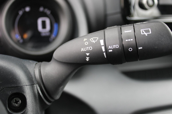 Toyota Yaris 1.5 Hybrid 115PK DYNAMIC | ACHTERUITRIJ CAMERA | ADAPTIVE CRUISE CONTROL | ELEKTRISCHE RAMEN VOOR  / ACHTER | DAB+ RADIO | APPLE CARPLAY / ANDROID AUTO | CLIMATE CONTROL | ALL SEASONS BANDEN | LED VERLICHTING | MISTLAMPEN VOOR |