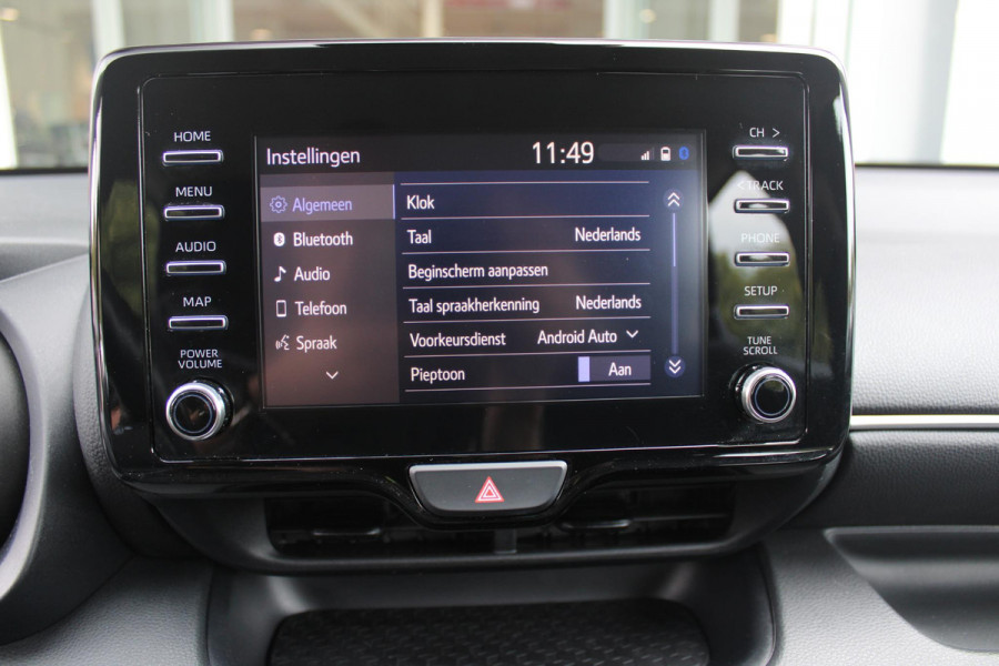 Toyota Yaris 1.5 Hybrid 115PK DYNAMIC | ACHTERUITRIJ CAMERA | ADAPTIVE CRUISE CONTROL | ELEKTRISCHE RAMEN VOOR  / ACHTER | DAB+ RADIO | APPLE CARPLAY / ANDROID AUTO | CLIMATE CONTROL | ALL SEASONS BANDEN | LED VERLICHTING | MISTLAMPEN VOOR |