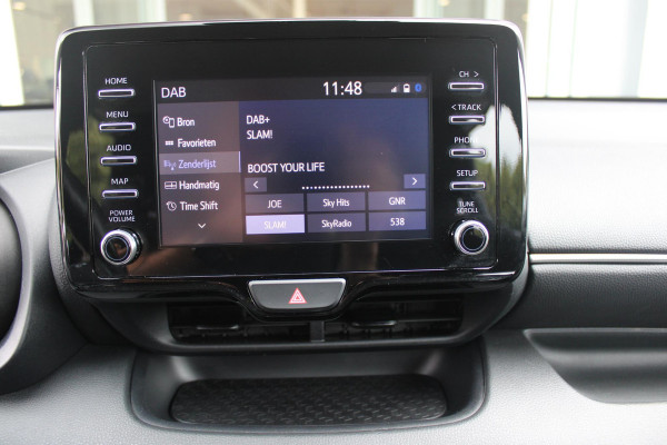 Toyota Yaris 1.5 Hybrid 115PK DYNAMIC | ACHTERUITRIJ CAMERA | ADAPTIVE CRUISE CONTROL | ELEKTRISCHE RAMEN VOOR  / ACHTER | DAB+ RADIO | APPLE CARPLAY / ANDROID AUTO | CLIMATE CONTROL | ALL SEASONS BANDEN | LED VERLICHTING | MISTLAMPEN VOOR |