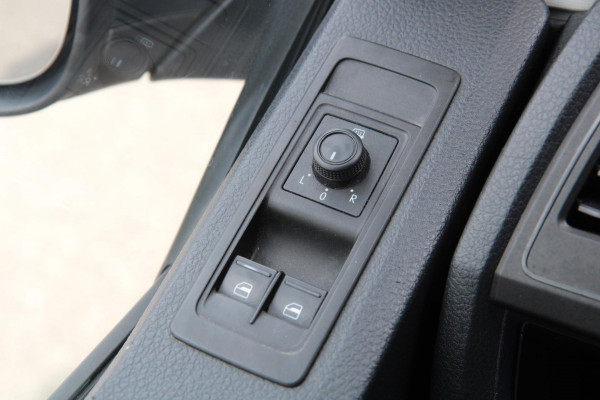 Volkswagen Transporter 2.0 TDI L2H1 Comfortline / App Connect / Trekhaak / Navi / cruise / Imperiaal