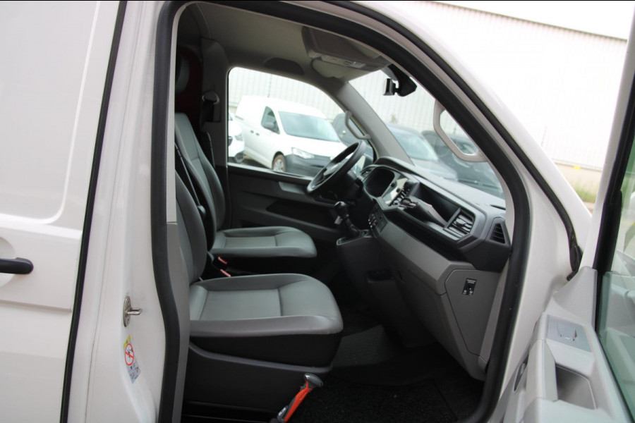 Volkswagen Transporter 2.0 TDI L2H1 150PK / App connect / Navi / Trekhaak / Cruise
