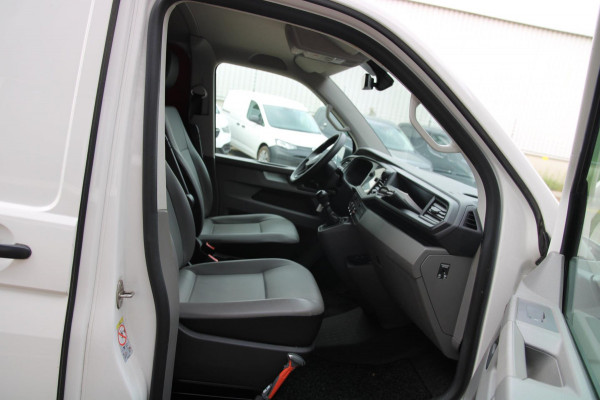 Volkswagen Transporter 2.0 TDI L2H1 150PK / App connect / Navi / Trekhaak / Cruise