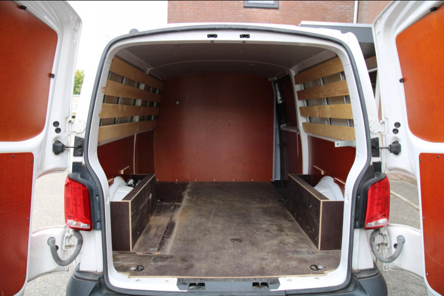 Volkswagen Transporter 2.0 TDI L2H1 150PK / App connect / Navi / Trekhaak / Cruise