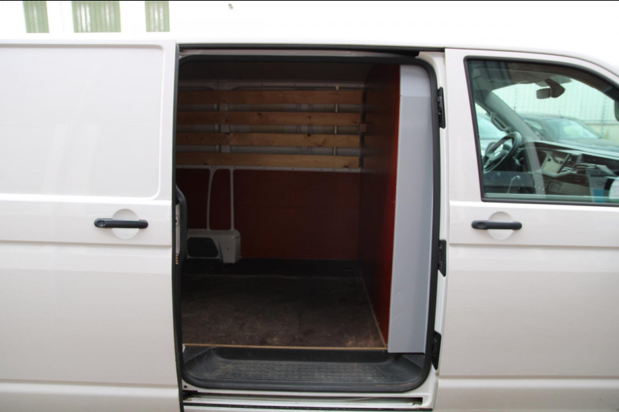 Volkswagen Transporter 2.0 TDI L2H1 150PK / App connect / Navi / Trekhaak / Cruise