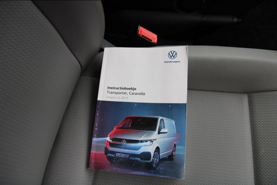 Volkswagen Transporter 2.0 TDI L2H1 150PK / App connect / Navi / Trekhaak / Cruise