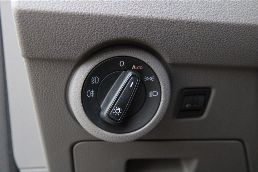Volkswagen Transporter 2.0 TDI L2H1 150PK / App connect / Navi / Trekhaak / Cruise