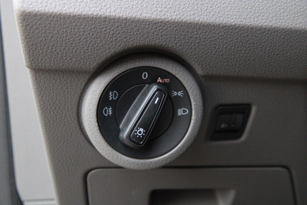 Volkswagen Transporter 2.0 TDI L2H1 150PK / App connect / Navi / Trekhaak / Cruise