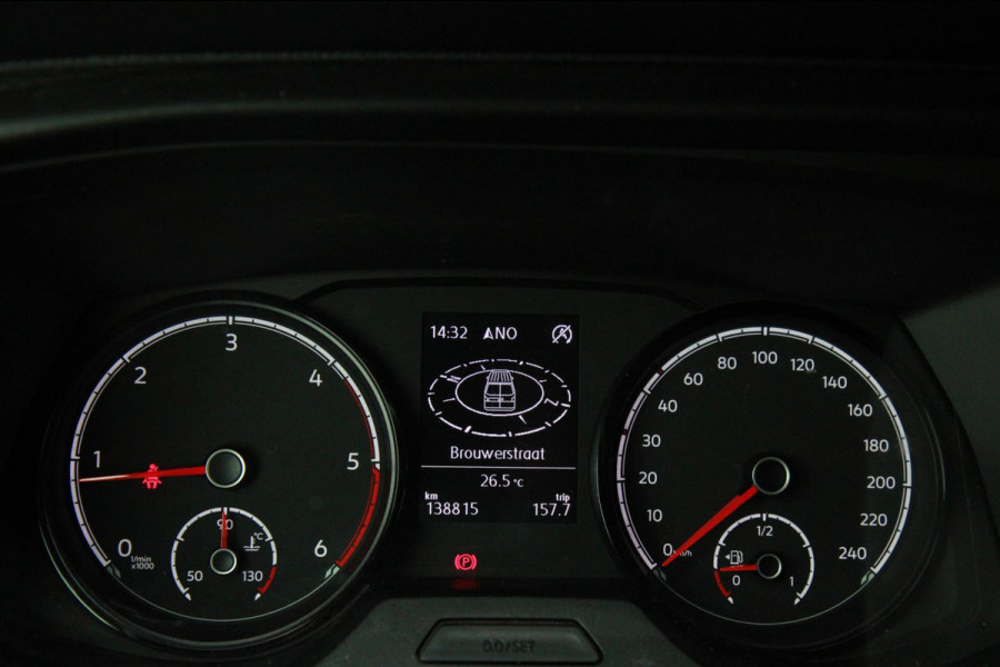 Volkswagen Transporter 2.0 TDI L2H1 150PK / App connect / Navi / Trekhaak / Cruise