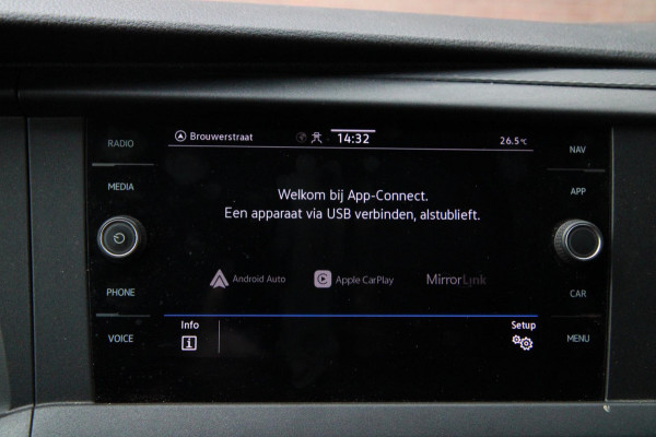 Volkswagen Transporter 2.0 TDI L2H1 150PK / App connect / Navi / Trekhaak / Cruise