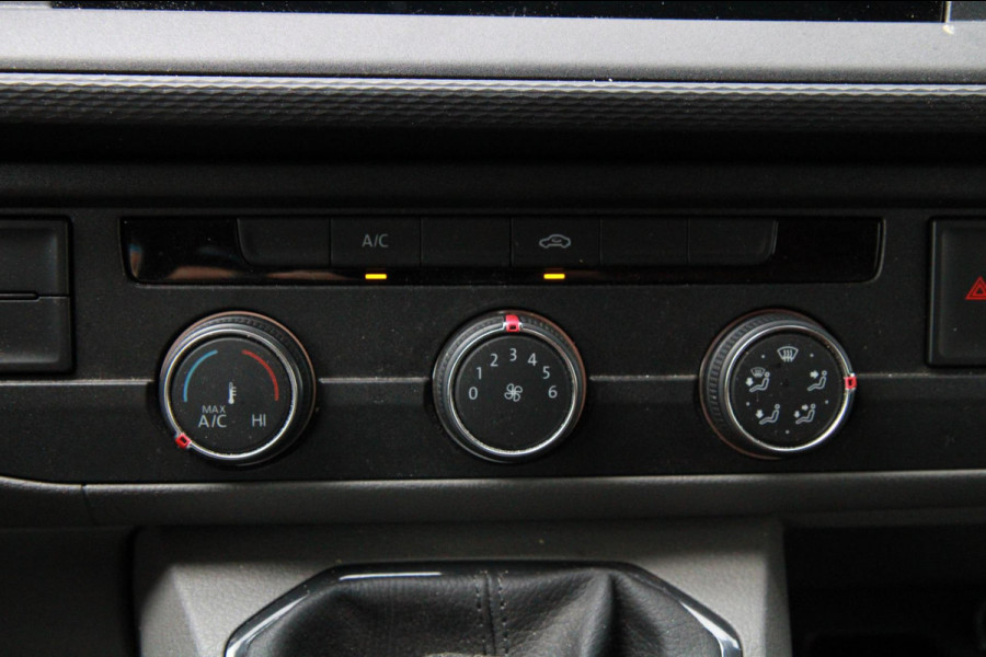 Volkswagen Transporter 2.0 TDI L2H1 150PK / App connect / Navi / Trekhaak / Cruise