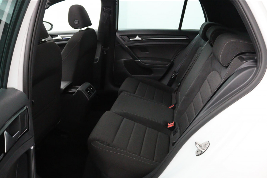 Volkswagen Golf 7.5 R 4Motion*AKRA*DSG*PANO*CAMERA*ACC*BLINDSP*BTW