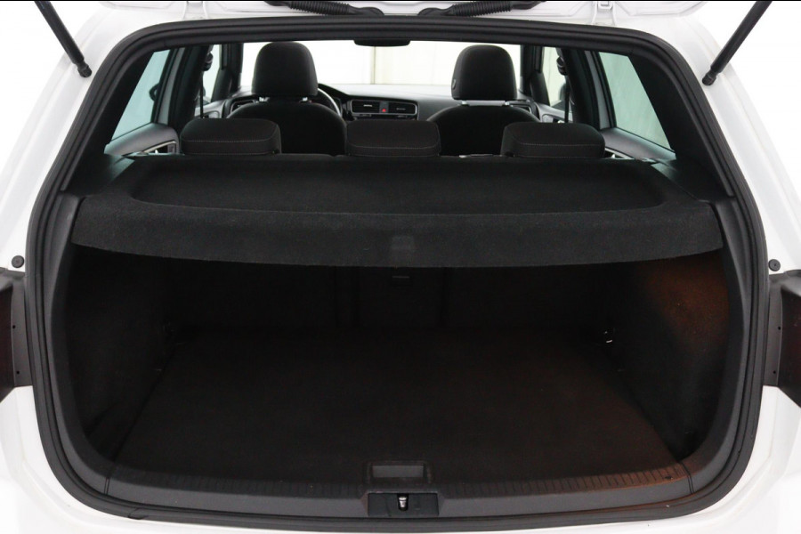 Volkswagen Golf 7.5 R 4Motion*AKRA*DSG*PANO*CAMERA*ACC*BLINDSP*BTW
