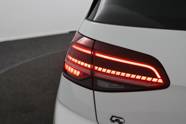 Volkswagen Golf 7.5 R 4Motion*AKRA*DSG*PANO*CAMERA*ACC*BLINDSP*BTW