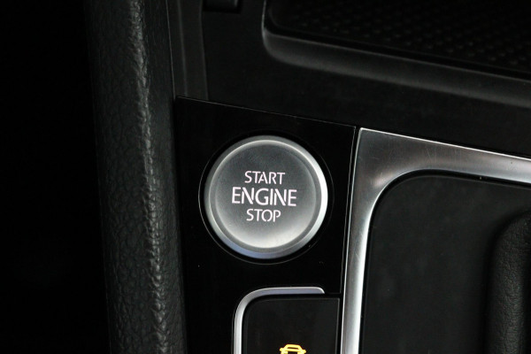 Volkswagen Golf 7.5 R 4Motion*AKRA*DSG*PANO*CAMERA*ACC*BLINDSP*BTW
