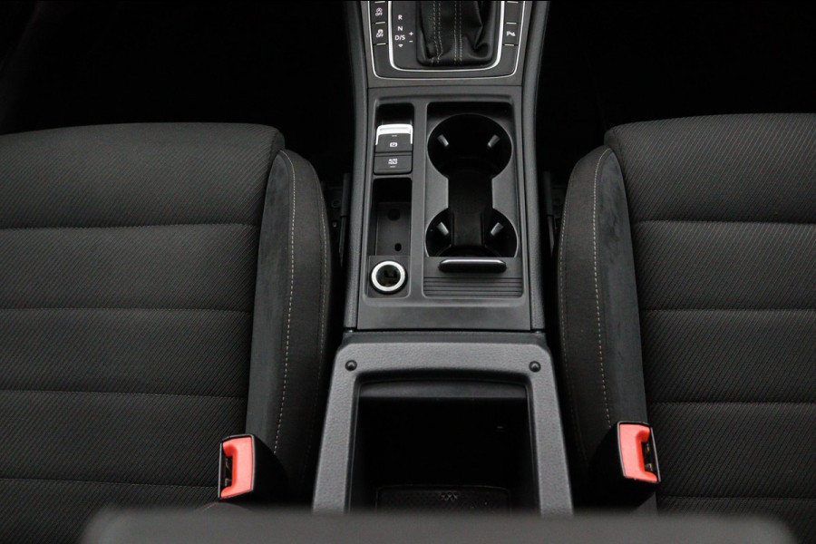 Volkswagen Golf 7.5 R 4Motion*AKRA*DSG*PANO*CAMERA*ACC*BLINDSP*BTW