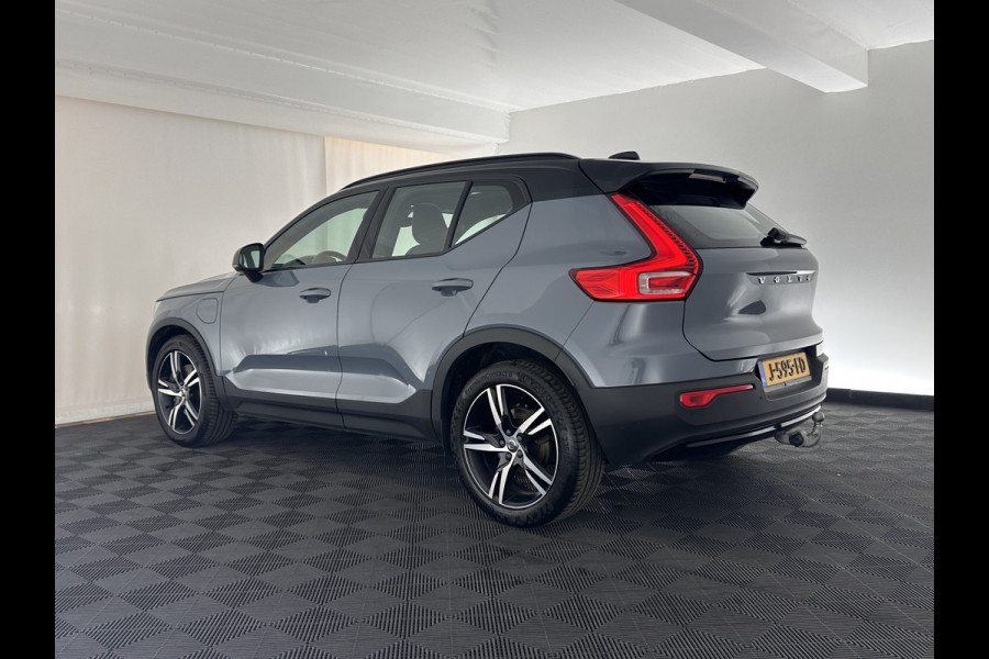 Volvo XC40 1.5 T5 Recharge R-Design (INCL-BTW) Aut. *PANO | DIGI-COCKPIT | FULL-LED | BLIND-SPOT | LANE-ASSIST | PREMIUM-AUDIO | KEYLESS | CARPLAY | NAVI-FULLMAP | LEATHER-ALCANTARA | ECC | PDC | HEATED-SPORTSEATS | TOWBAR | 19