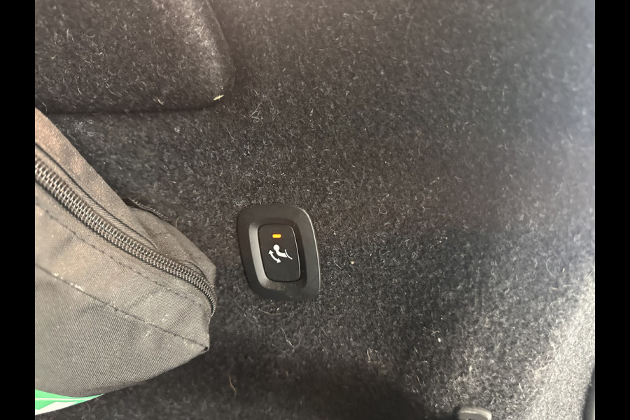 Volvo XC40 1.5 T5 Recharge R-Design (INCL-BTW) Aut. *PANO | DIGI-COCKPIT | FULL-LED | BLIND-SPOT | LANE-ASSIST | PREMIUM-AUDIO | KEYLESS | CARPLAY | NAVI-FULLMAP | LEATHER-ALCANTARA | ECC | PDC | HEATED-SPORTSEATS | TOWBAR | 19