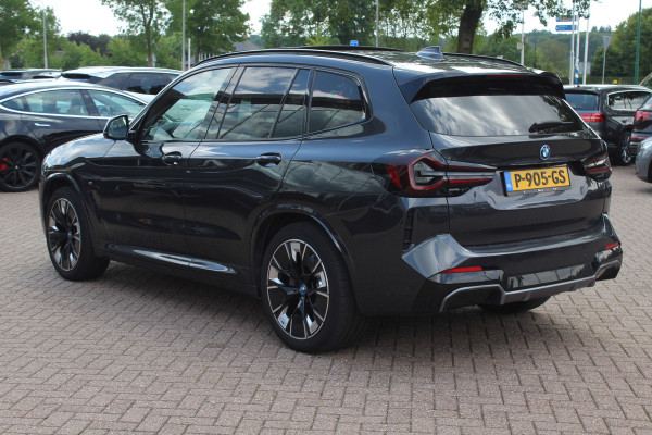 BMW iX3 High Executive 80 kWh / SoH 98.4% / Trekhaak / Panoramadak / 360Camera / Head-up / 20'' / Leder / Harman Kardon / Sfeerverlichting / Dodehoek / DAB / Stuur+Stoelverwarming / ACC
