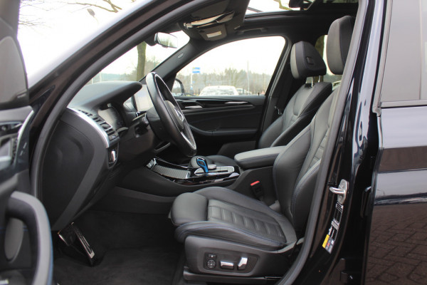 BMW iX3 High Executive 80 kWh / SoH 98.4% / Trekhaak / Panoramadak / 360Camera / Head-up / 20'' / Leder / Harman Kardon / Sfeerverlichting / Dodehoek / DAB / Stuur+Stoelverwarming / ACC