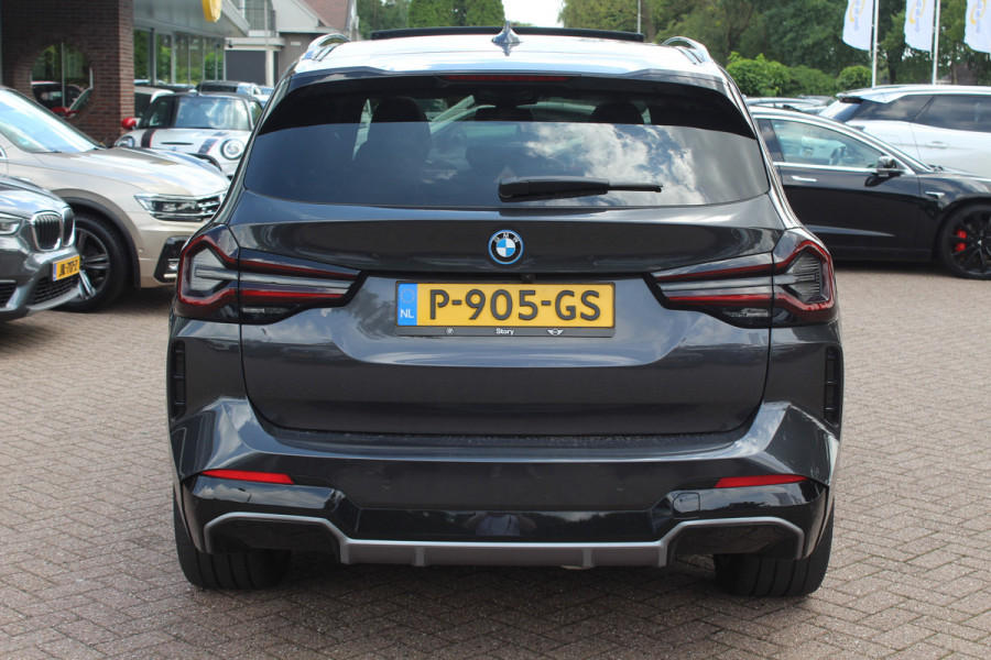 BMW iX3 High Executive 80 kWh / SoH 98.4% / Trekhaak / Panoramadak / 360Camera / Head-up / 20'' / Leder / Harman Kardon / Sfeerverlichting / Dodehoek / DAB / Stuur+Stoelverwarming / ACC