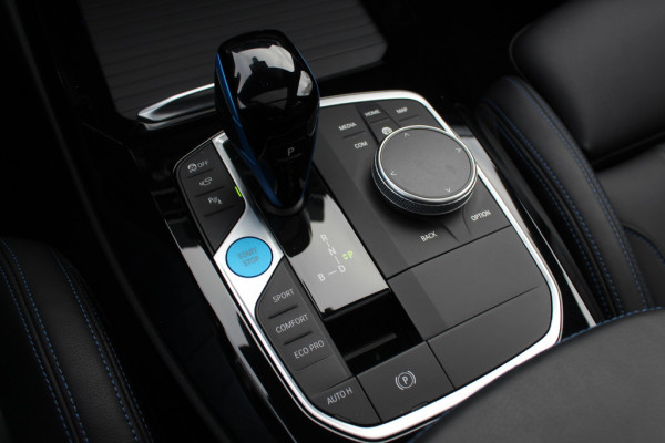 BMW iX3 High Executive 80 kWh / SoH 98.4% / Trekhaak / Panoramadak / 360Camera / Head-up / 20'' / Leder / Harman Kardon / Sfeerverlichting / Dodehoek / DAB / Stuur+Stoelverwarming / ACC