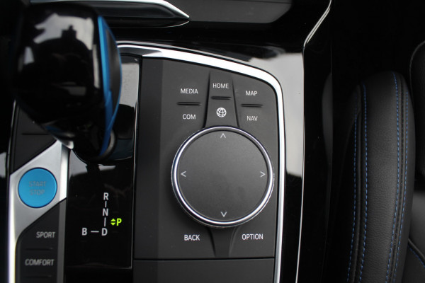 BMW iX3 High Executive 80 kWh / SoH 98.4% / Trekhaak / Panoramadak / 360Camera / Head-up / 20'' / Leder / Harman Kardon / Sfeerverlichting / Dodehoek / DAB / Stuur+Stoelverwarming / ACC