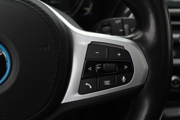 BMW iX3 High Executive 80 kWh / SoH 98.4% / Trekhaak / Panoramadak / 360Camera / Head-up / 20'' / Leder / Harman Kardon / Sfeerverlichting / Dodehoek / DAB / Stuur+Stoelverwarming / ACC